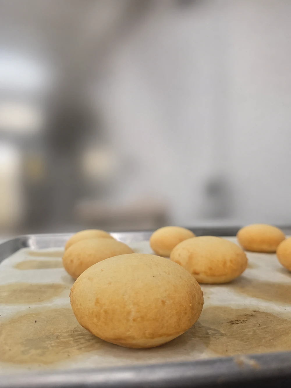 Pan de Bono Whisper de Pan Square enfocado sobre un fondo desenfocado